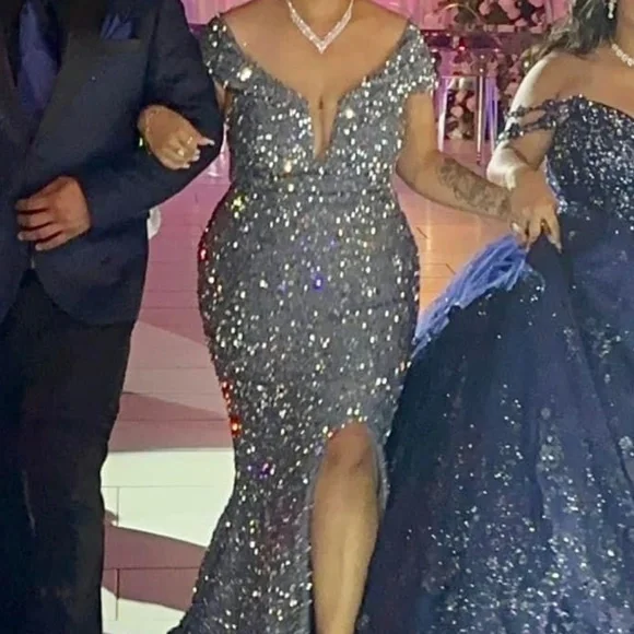 Dress - Picture 2 of 3